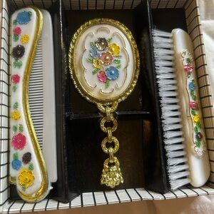 Floral Vanity Set with Gold Accents min vintage new with case